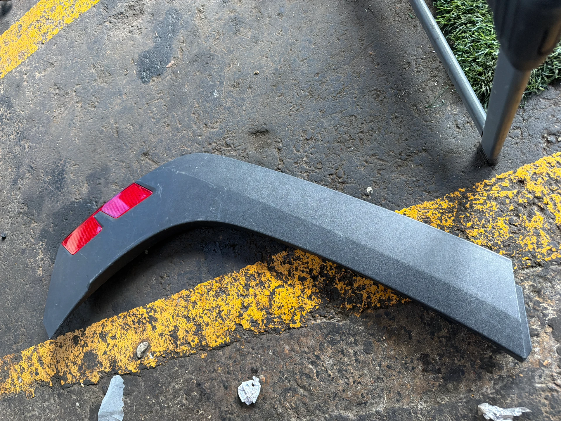 Rh Wheel Opening Molding · 1