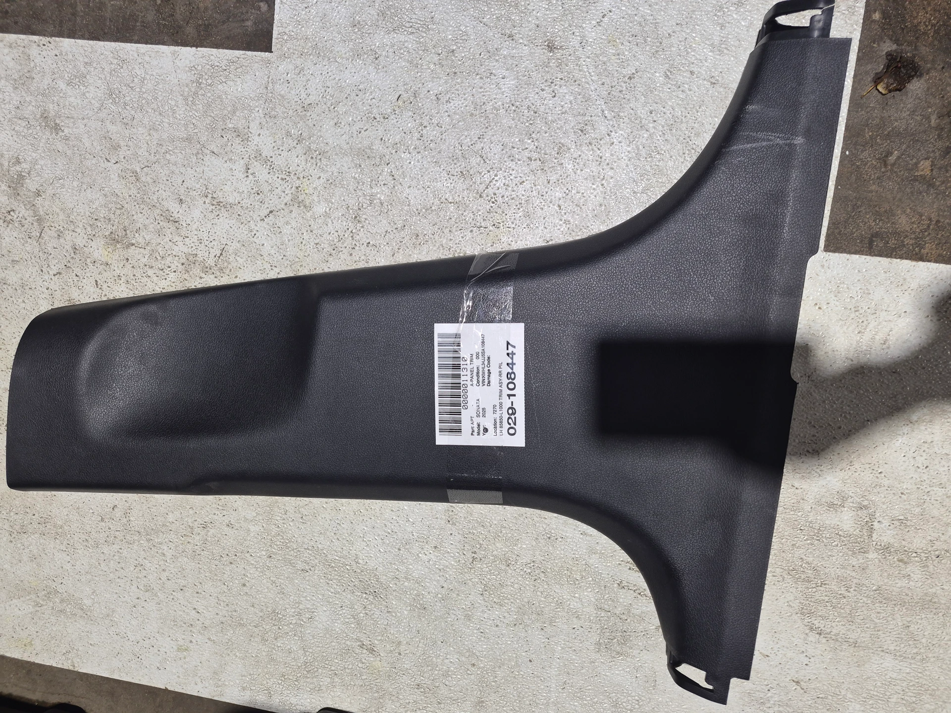 Lh Trim Asy-rr Pillar · 1