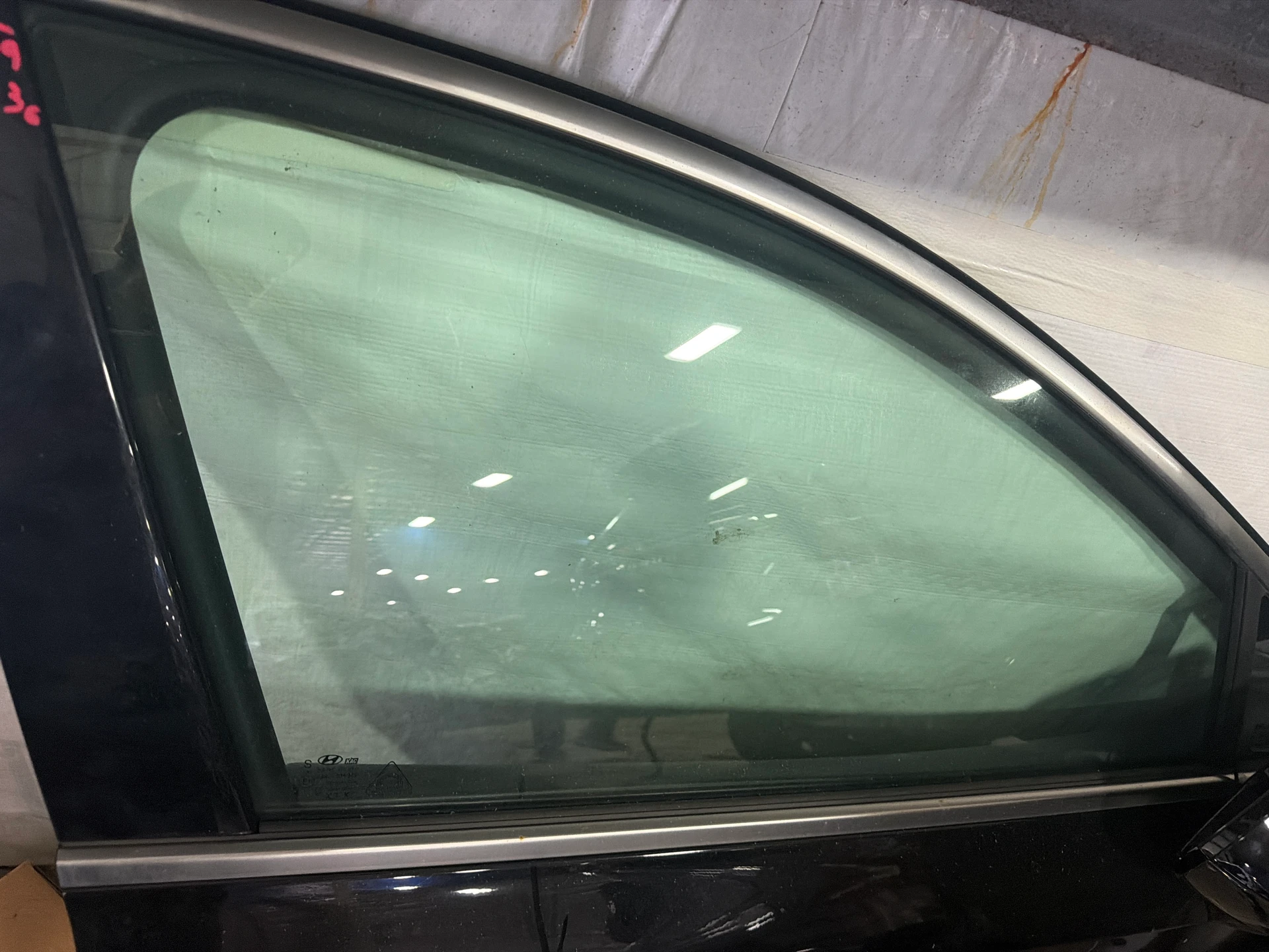 Rh Front Door Glass · 1