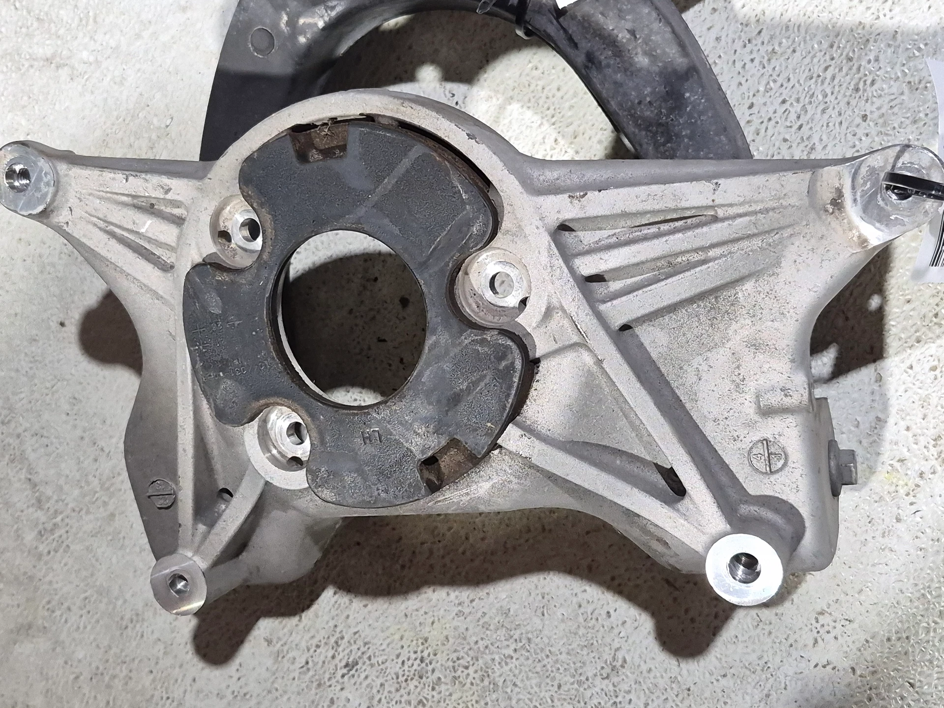 Lh Upper Control Arm · 1