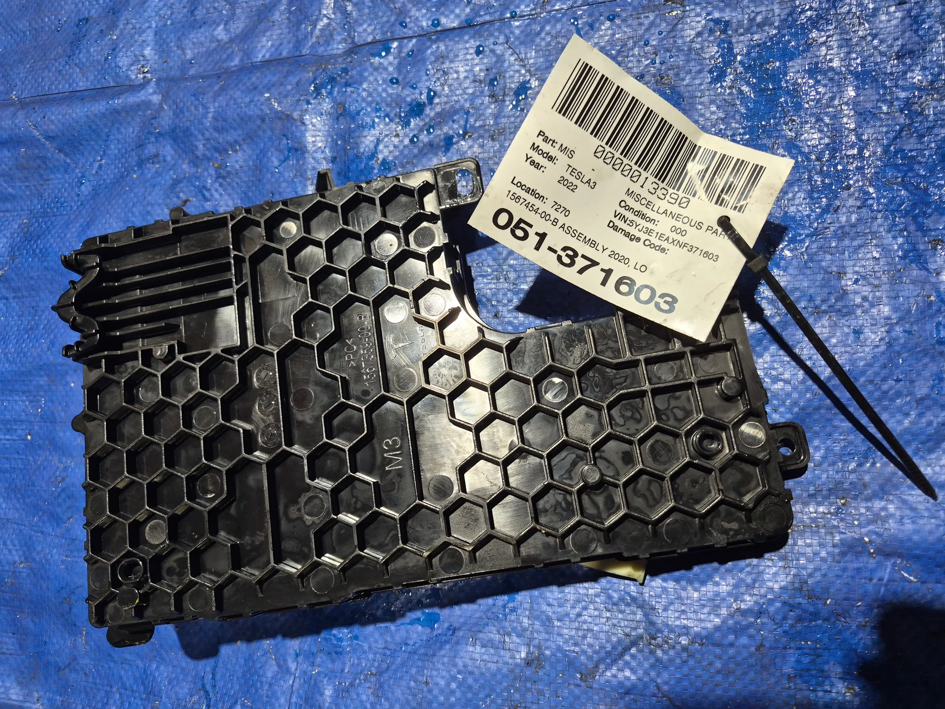 Assembly 2020, Low Voltage Premium Controller, Right · 1