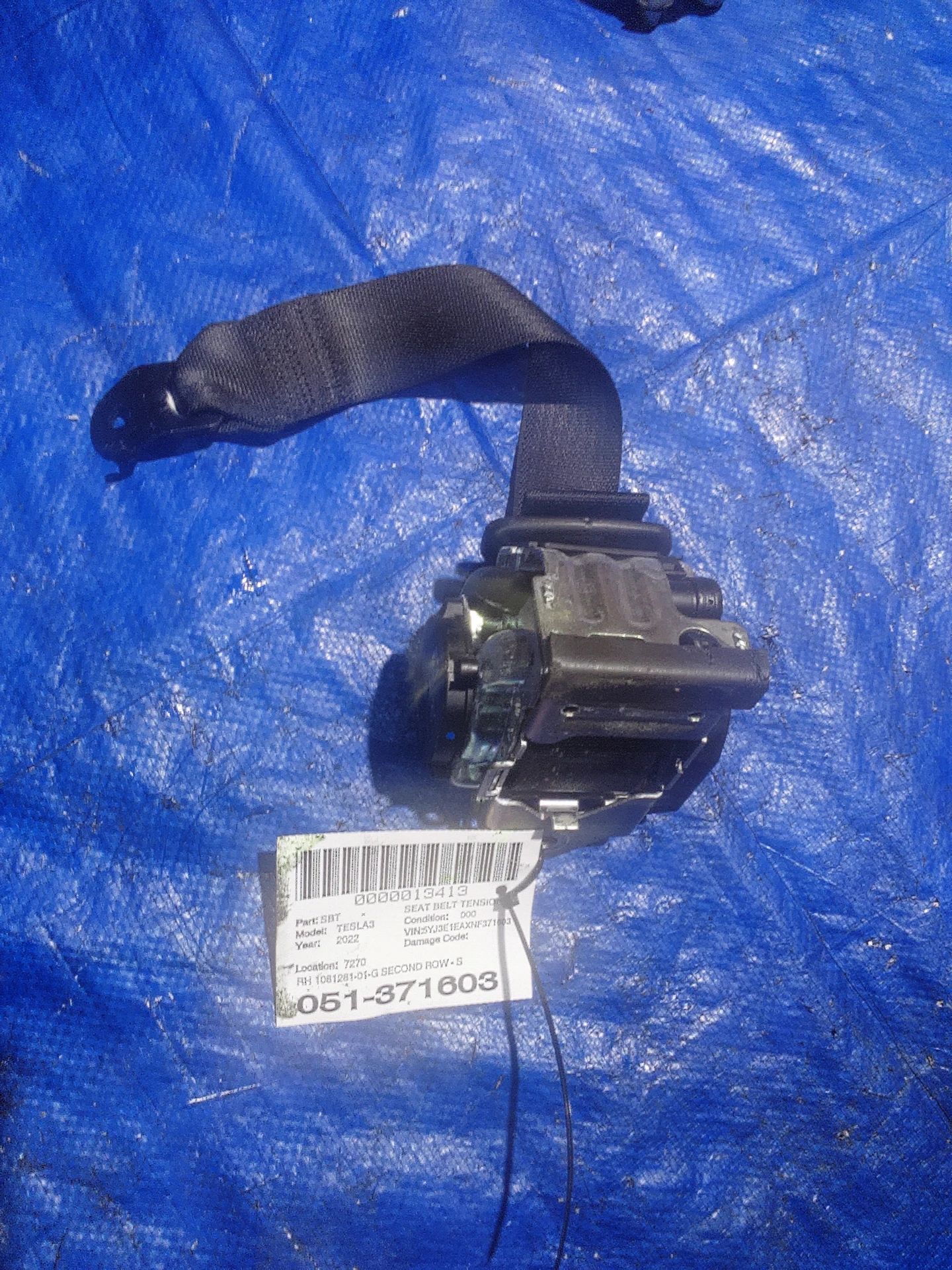 Rh Second Row - Seat Belt Retractor Assembly - Black · 1