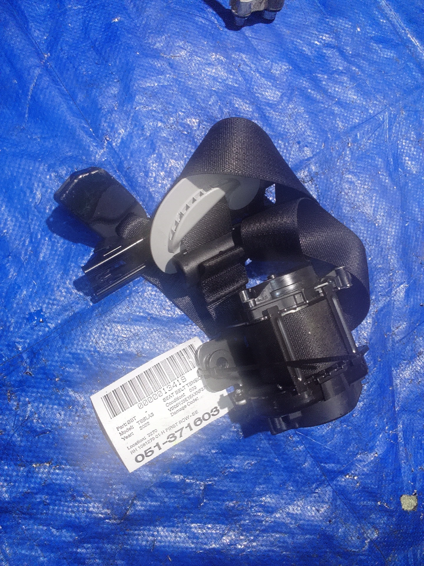 Rh First Row - Seat Belt Retractor Assembly · 1