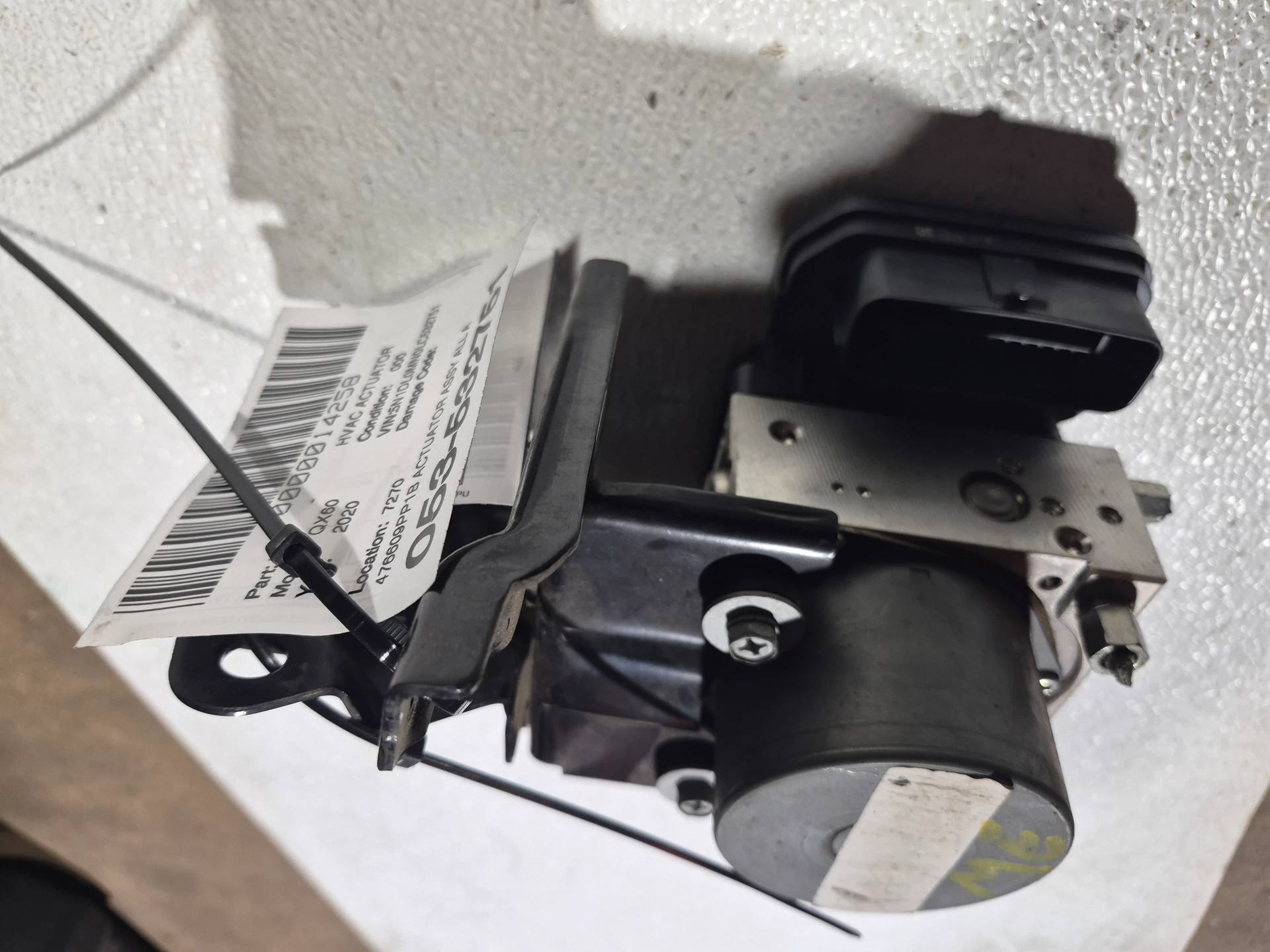 Actuator Assy Mount Bracket w/o Hybrid w/o Pre-crash · 1