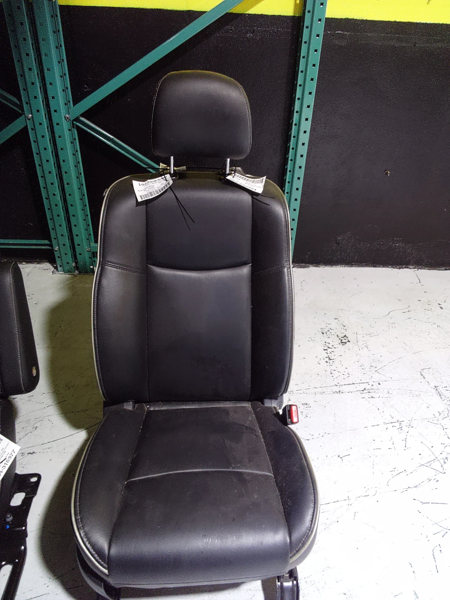 Rh Seat Back Assy W/base Seat Graphite · 1