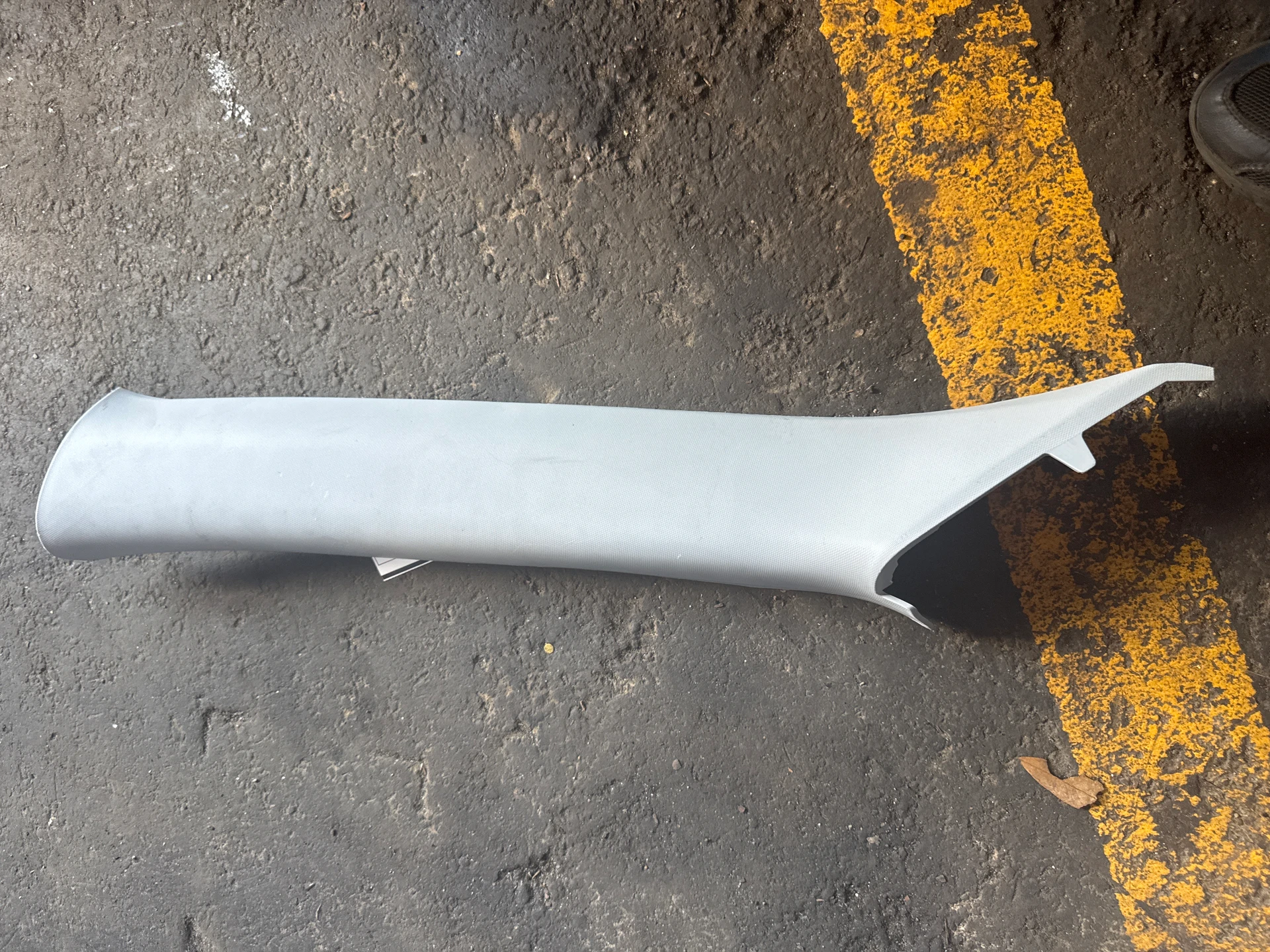 Lh Wndshld Plr Trim Gray · 1