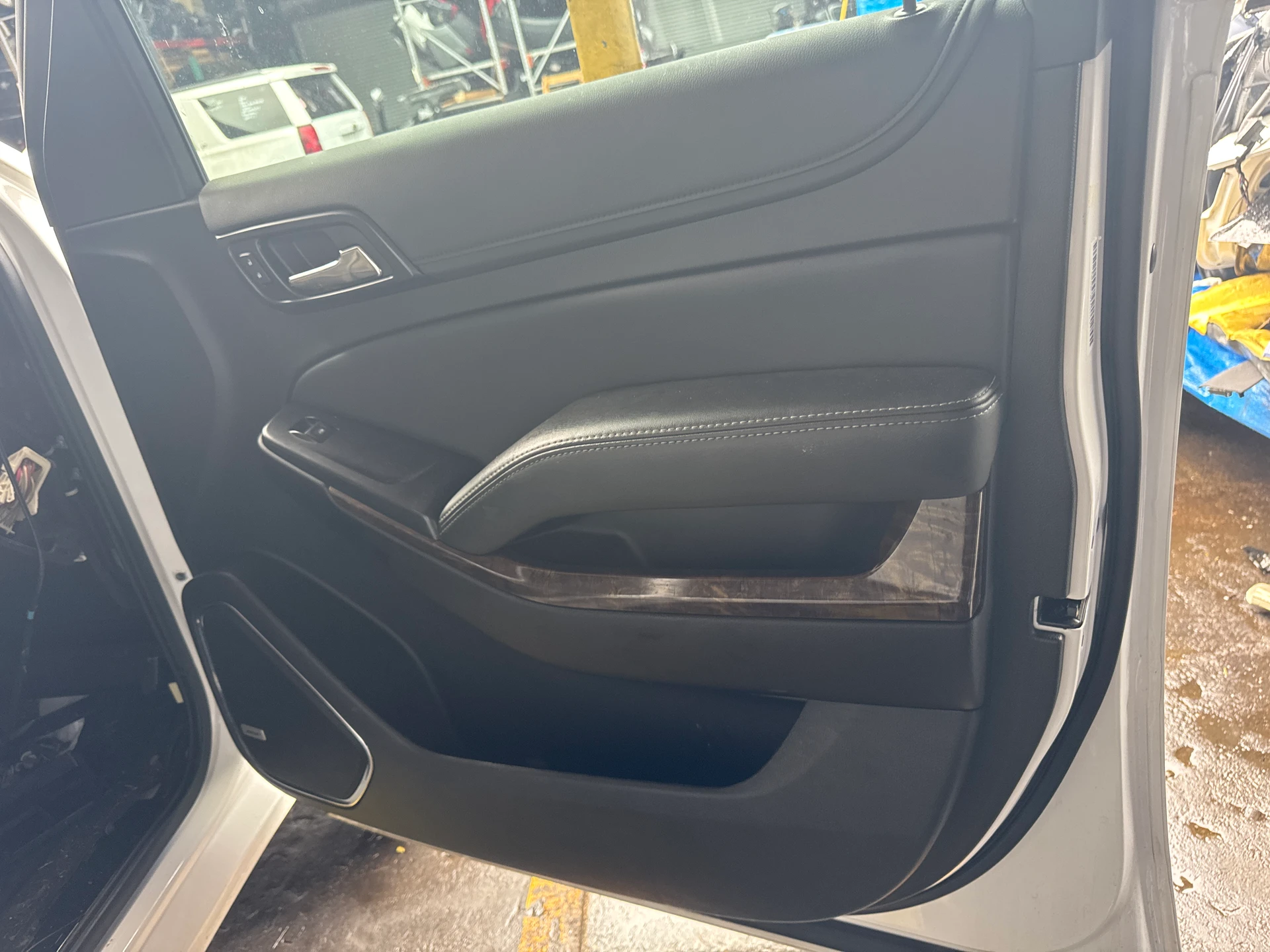Rh Door Trim Panel w/o Bose Black · 1