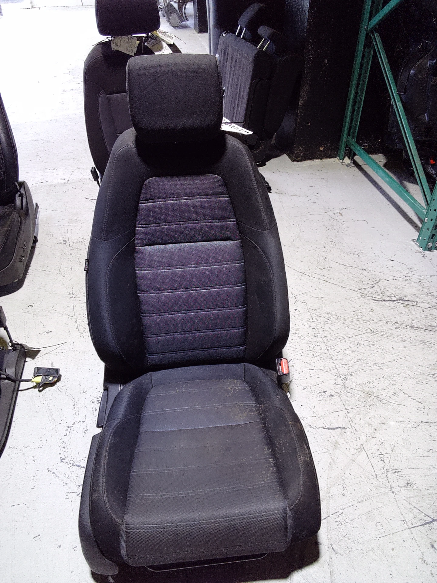Rh Front Seat Assy · 1