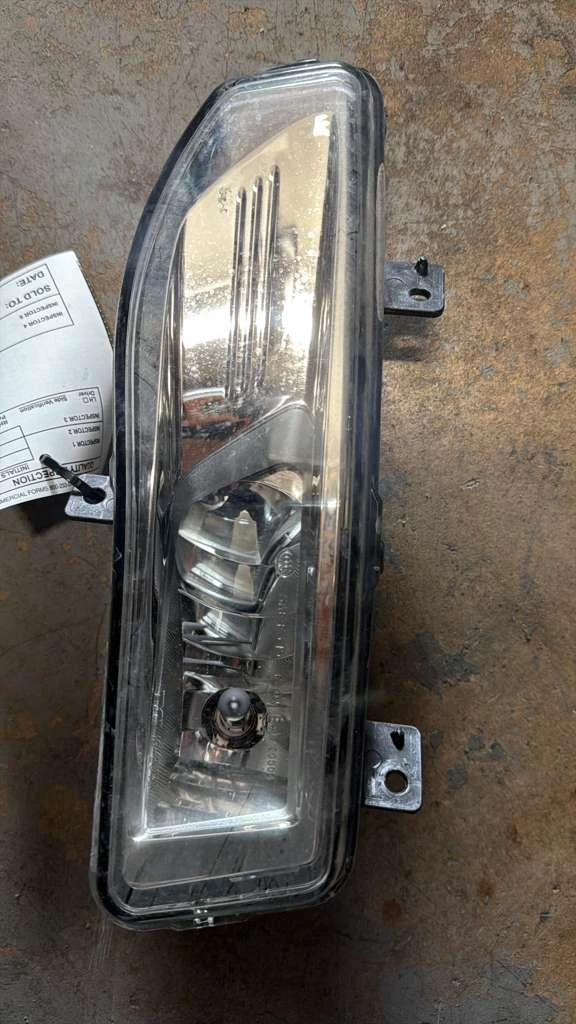 Lh Fog Lamp Assy · 1