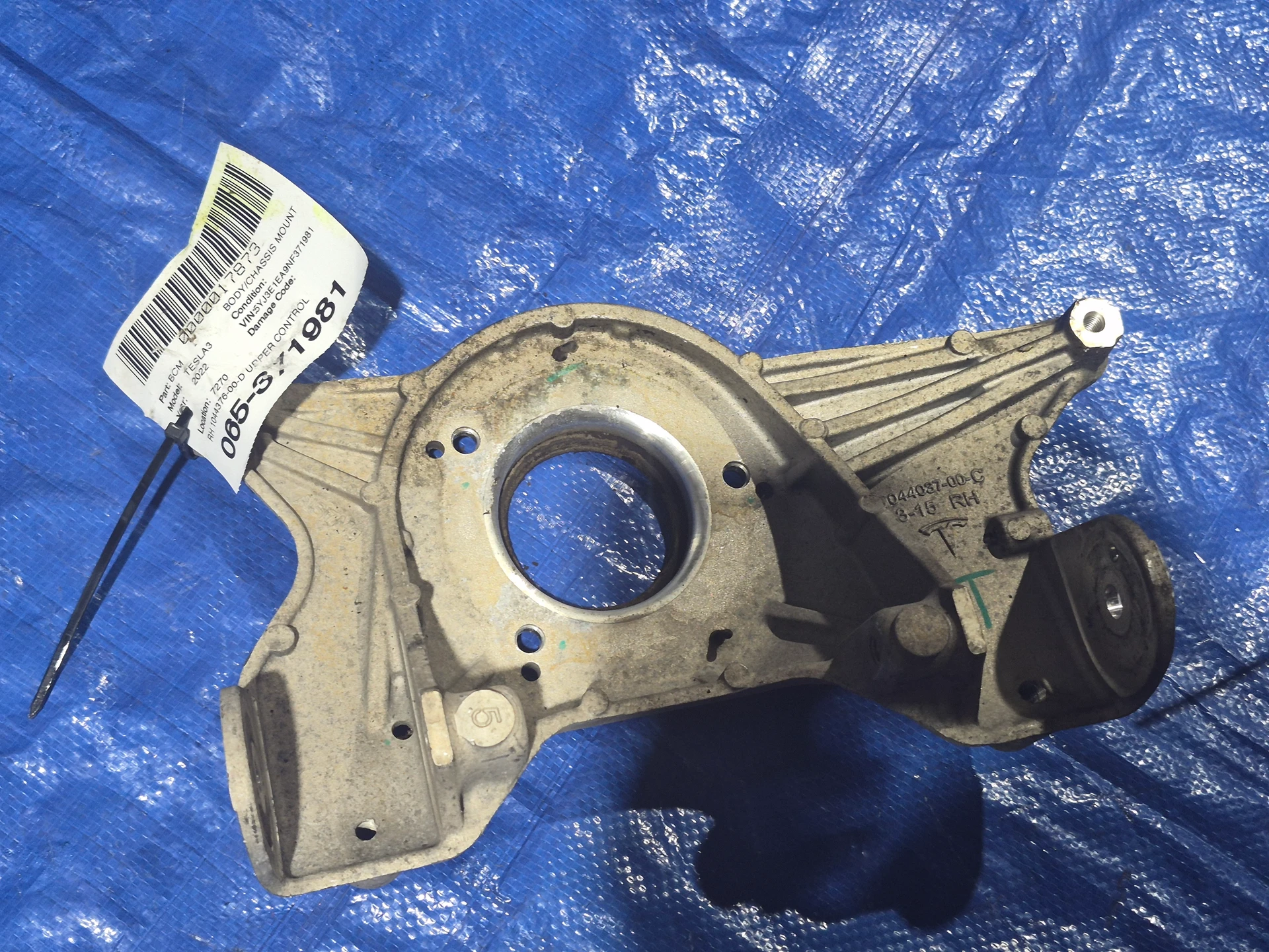 Rh Upper Control Arm · 1