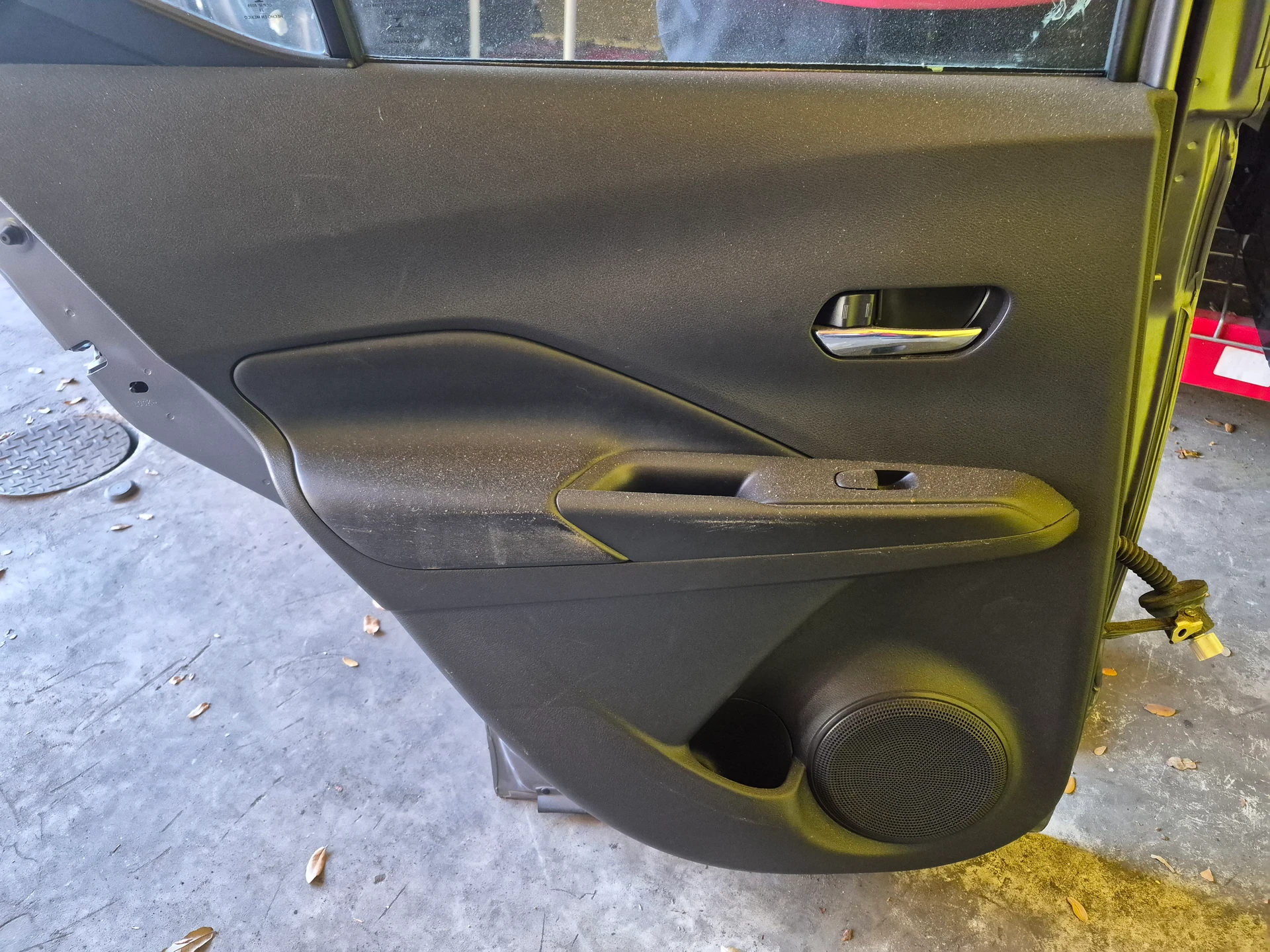 Lh Door Trim Panel w/o Bose Audio Gray · 1