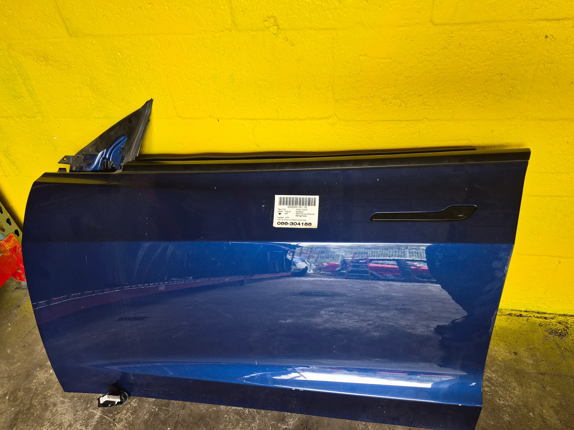 Lh Front Door Assy · 1