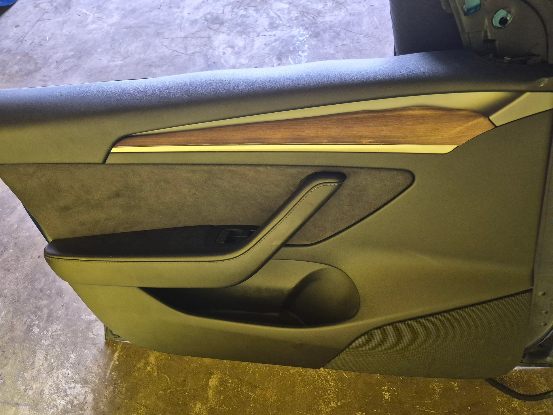 Lh Front Door Assy · 2
