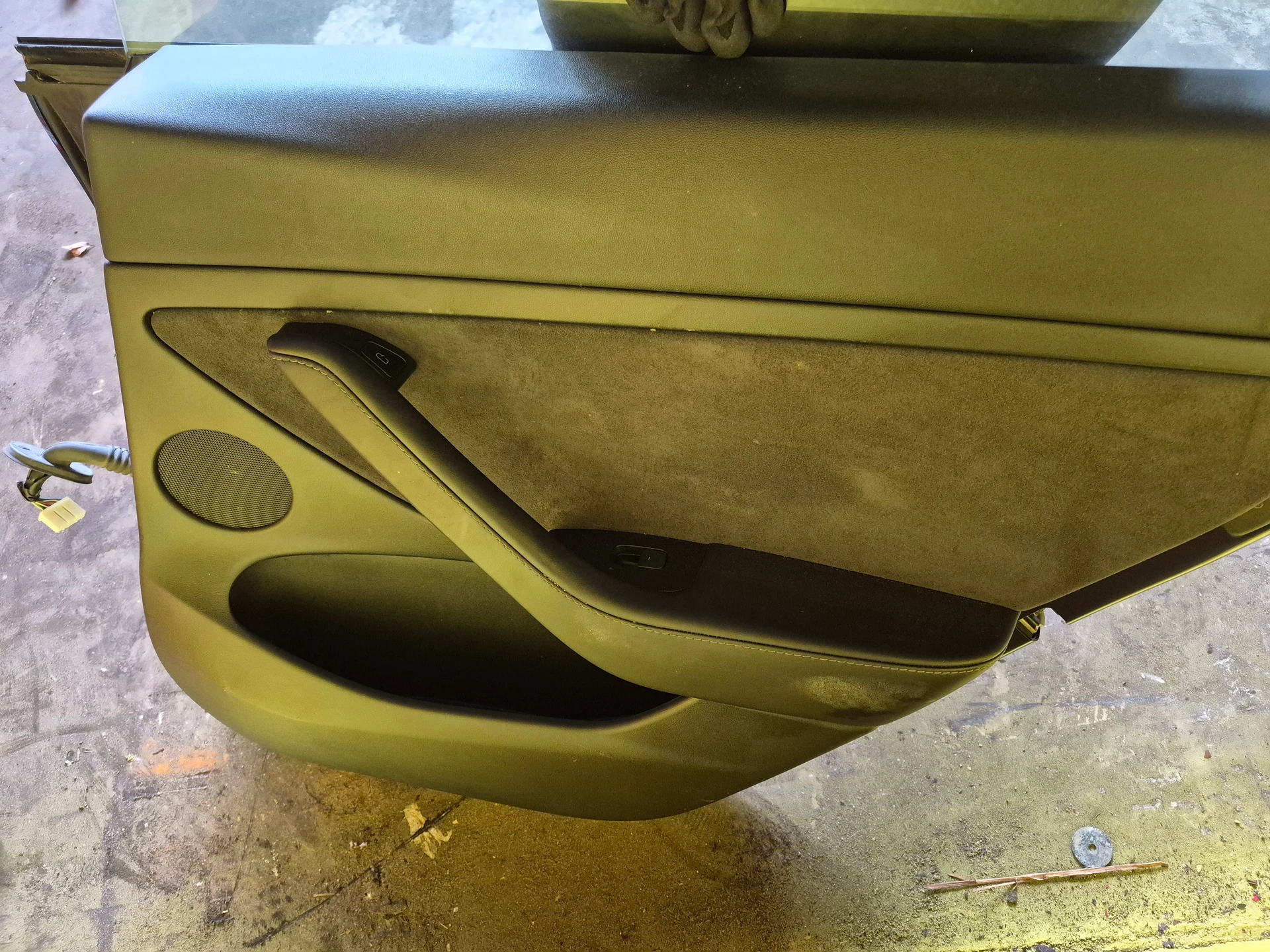 Rh Rear Door Assembly · 2