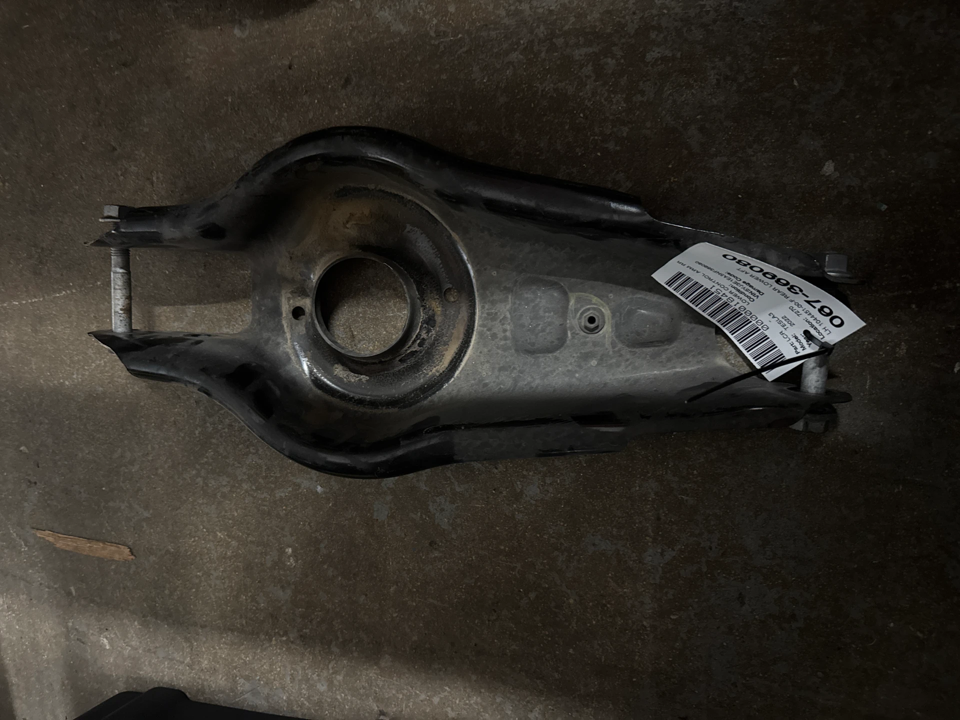 Lh Rear Lower Aft Link Assy · 1