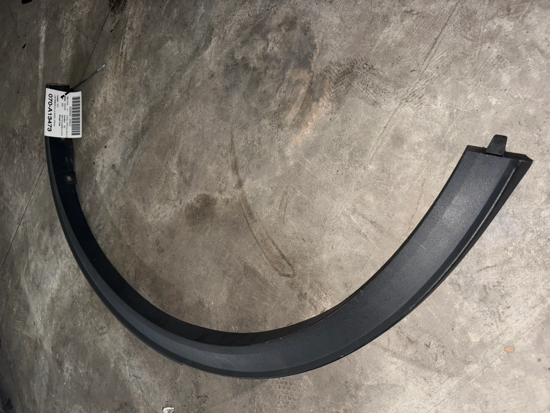 Lh Wheel Opening Molding · 1