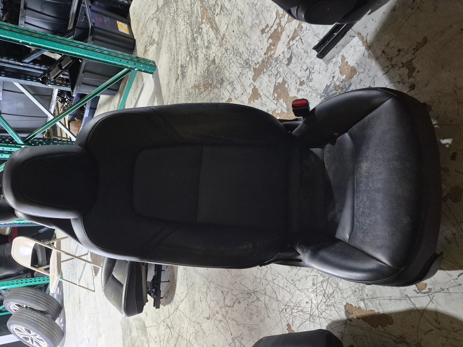 Rh Front Seat Assy · 1