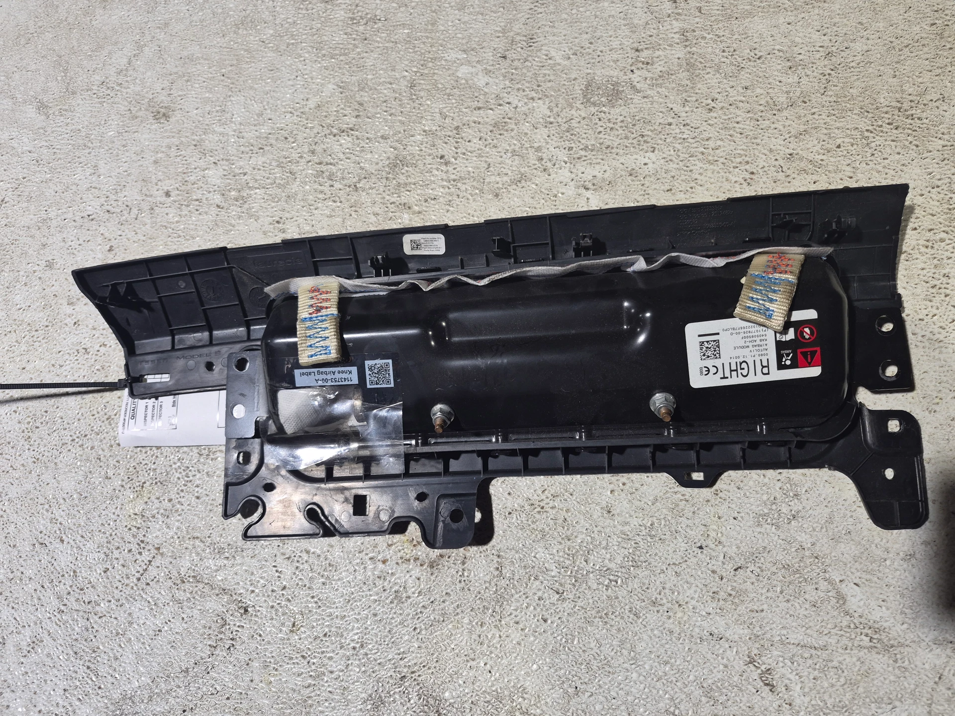Rh Knee Airbag · 2