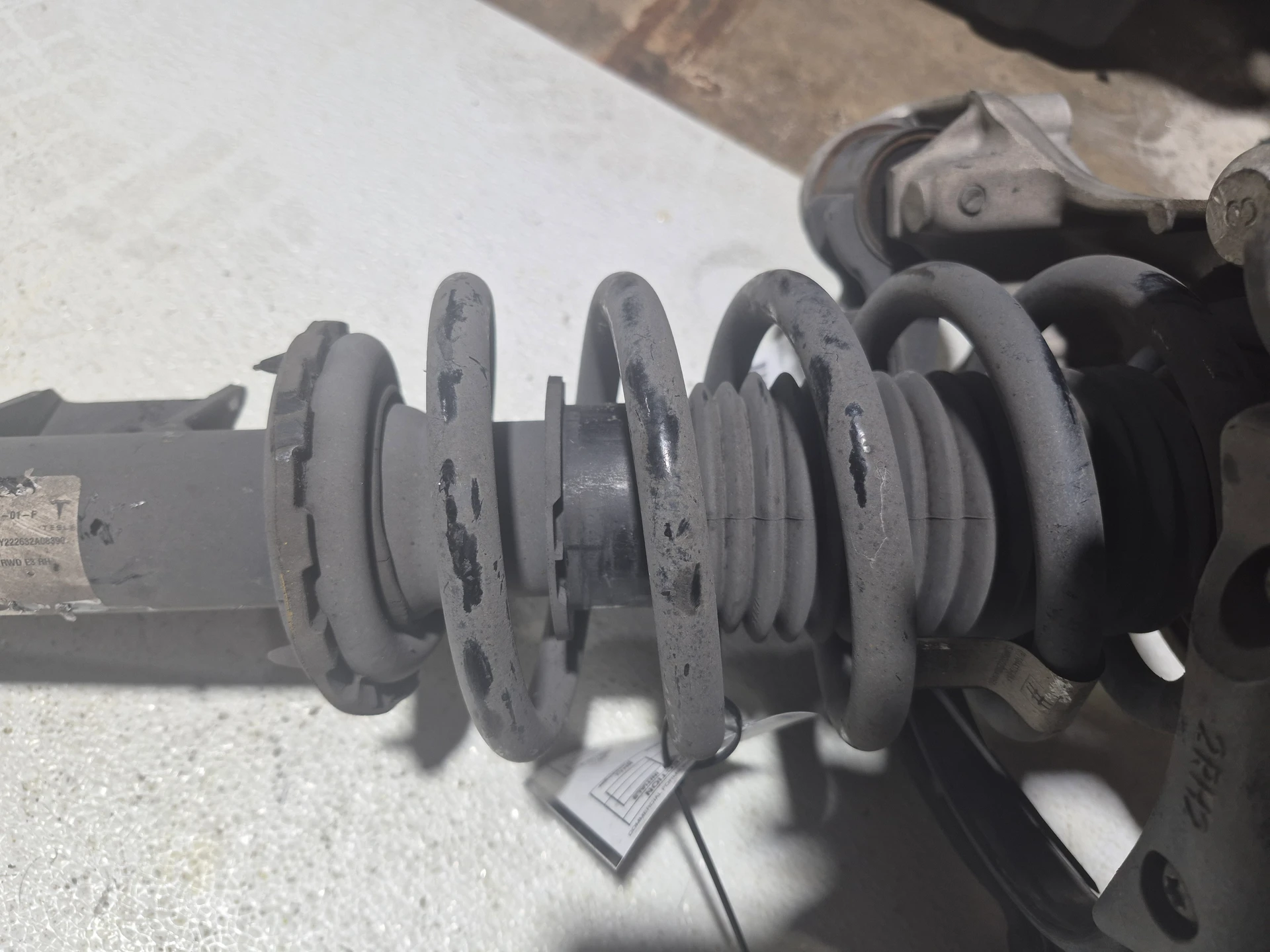 Rh Damper Assy Front Rear Wheel Drive · 1