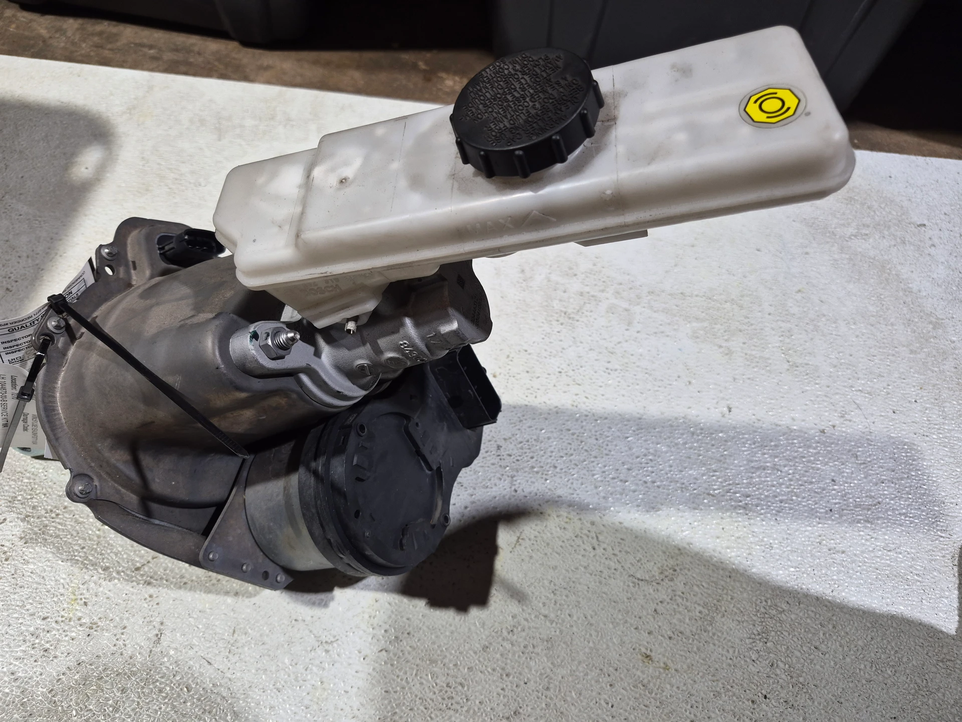 Lh Service Kit Master Cylinder · 1