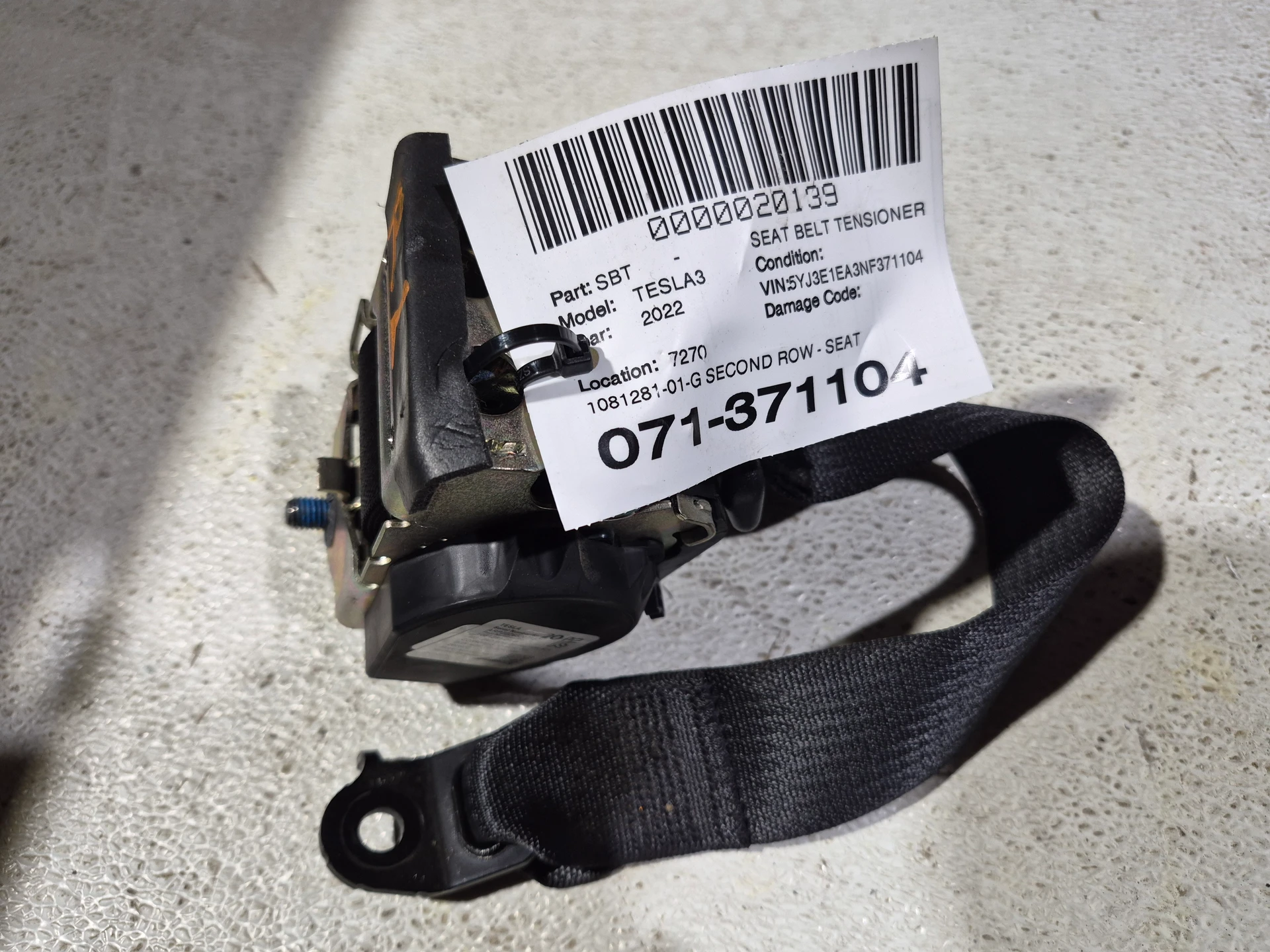 Lh Second Row - Seat Belt Retractor Assembly - Black · 1