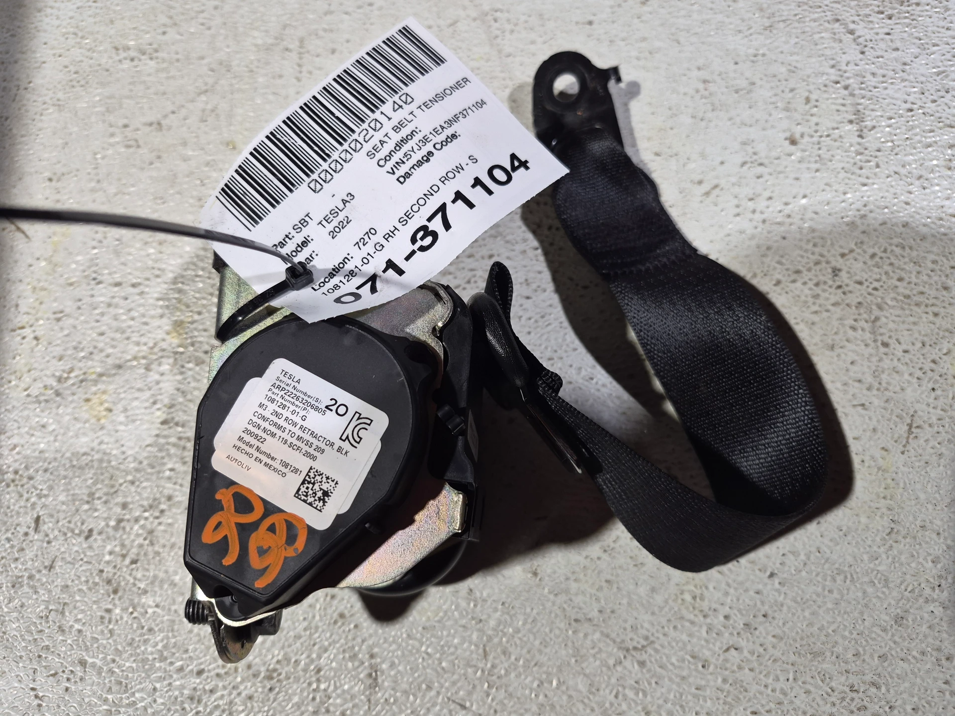 Rh Second Row - Seat Belt Retractor Assembly - Black · 1