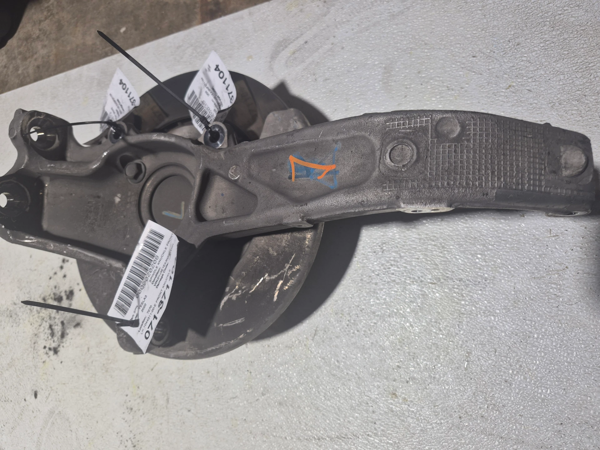 Lh Front Knuckle · 1