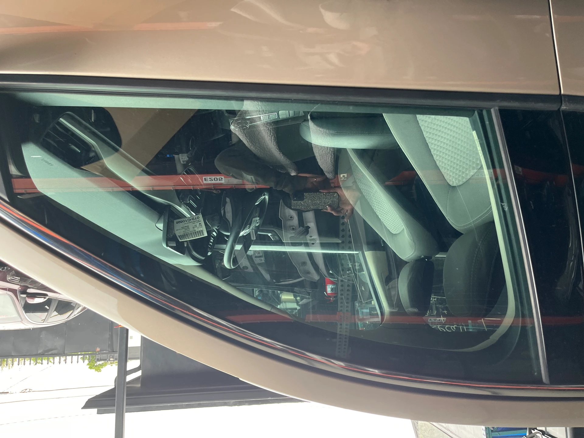 Rh Door Glass Ford w/o Laminated · 1