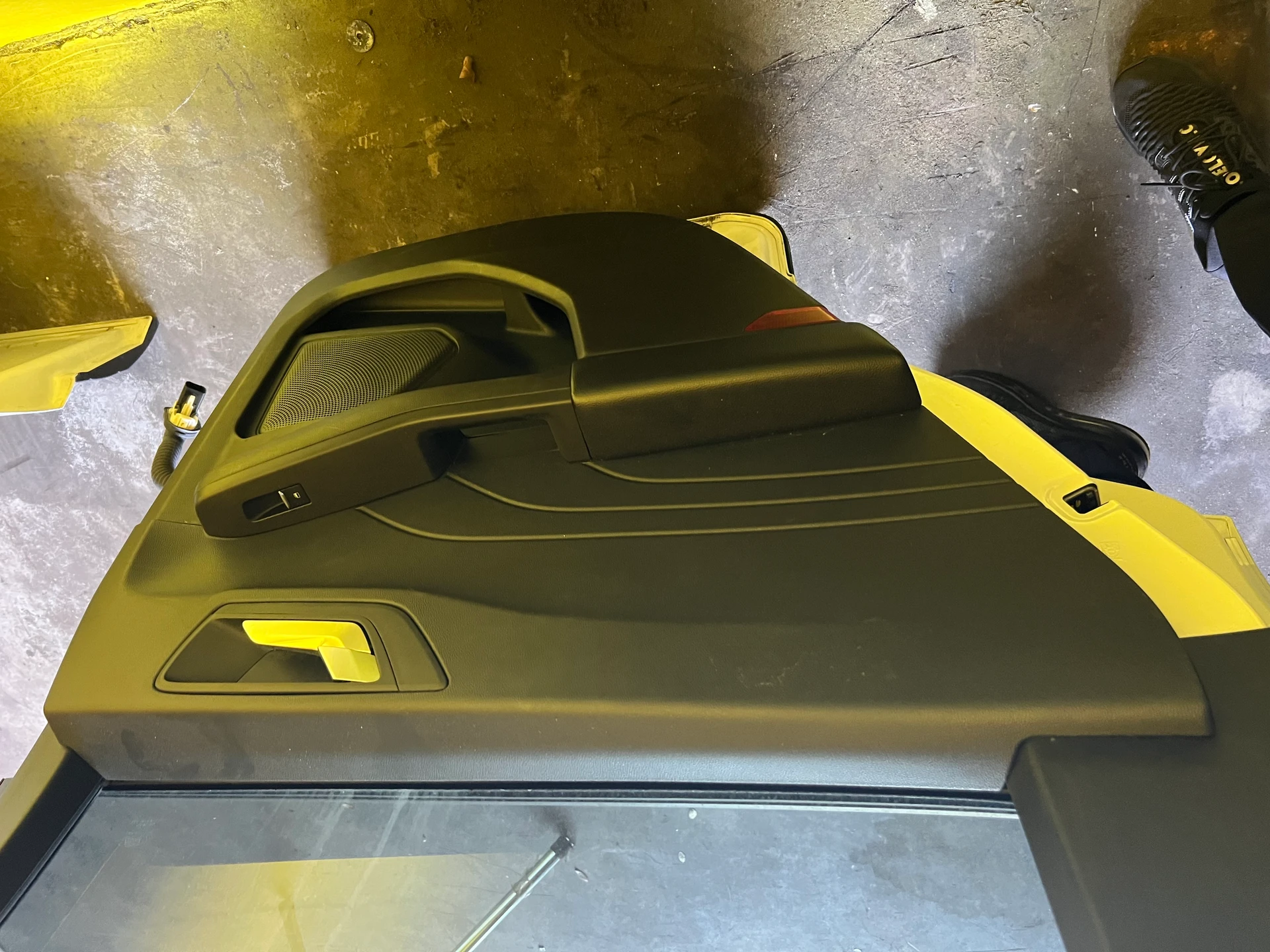 Lh Door Glass Ford Green Tint · 2