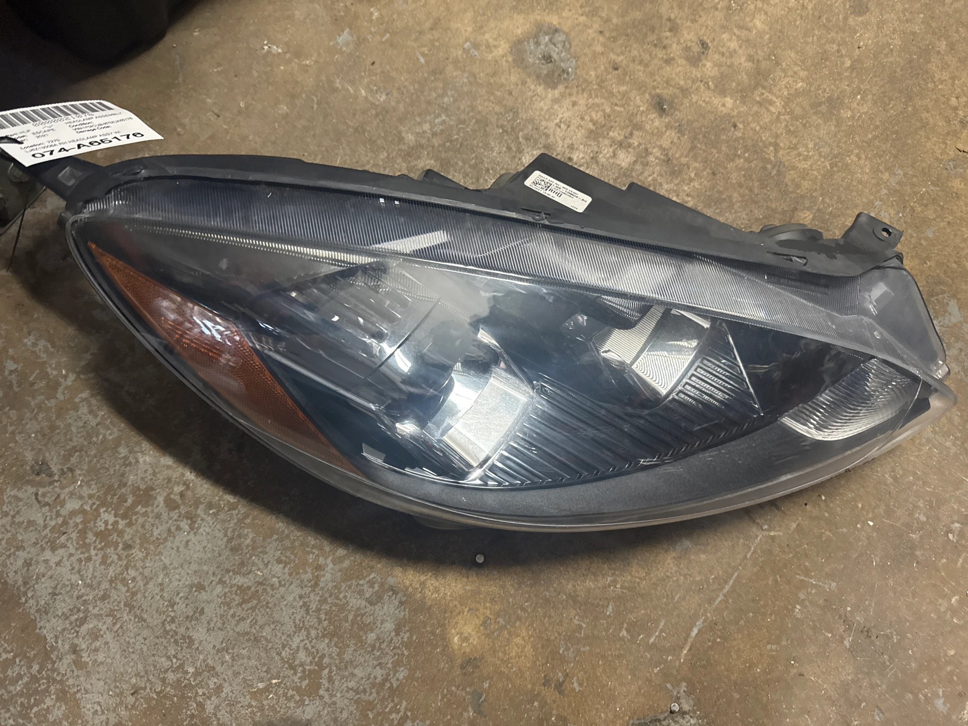 Rh Headlamp Assy w/o Projector Lamp · 1