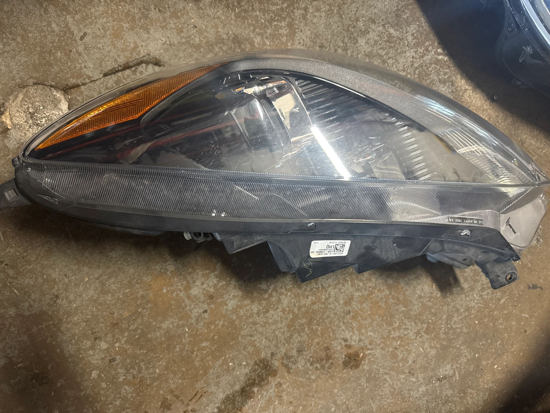 Lh Headlamp Assy w/o Projector Lamp · 1