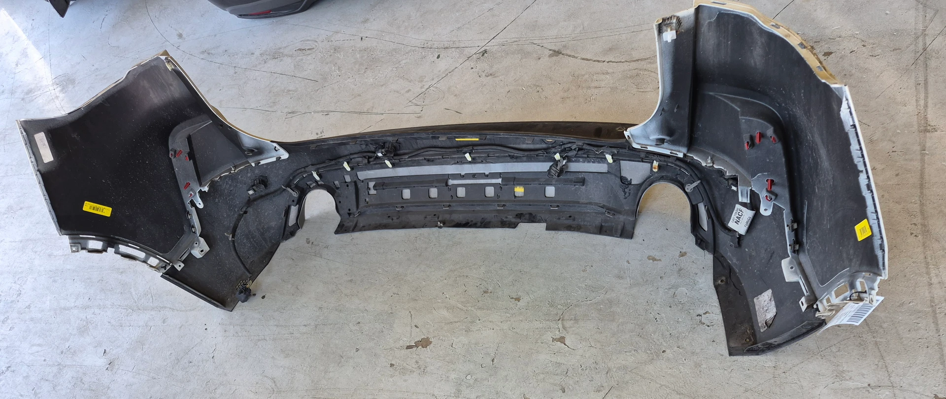 Center Bracket · 3