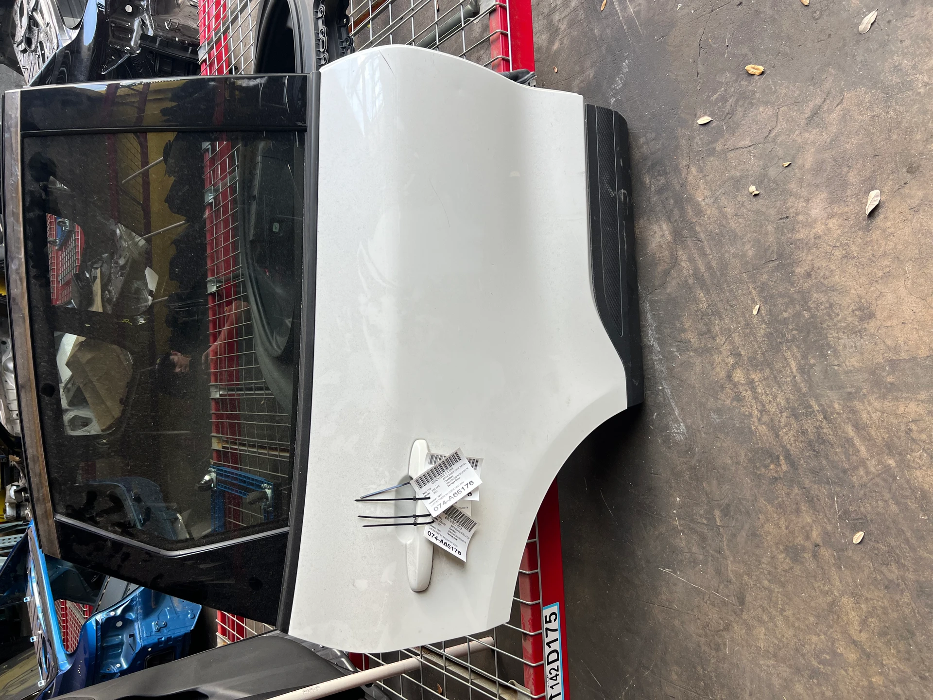 Rh Door Trim Panel Sel, Sel Hybrid Ebony · 6