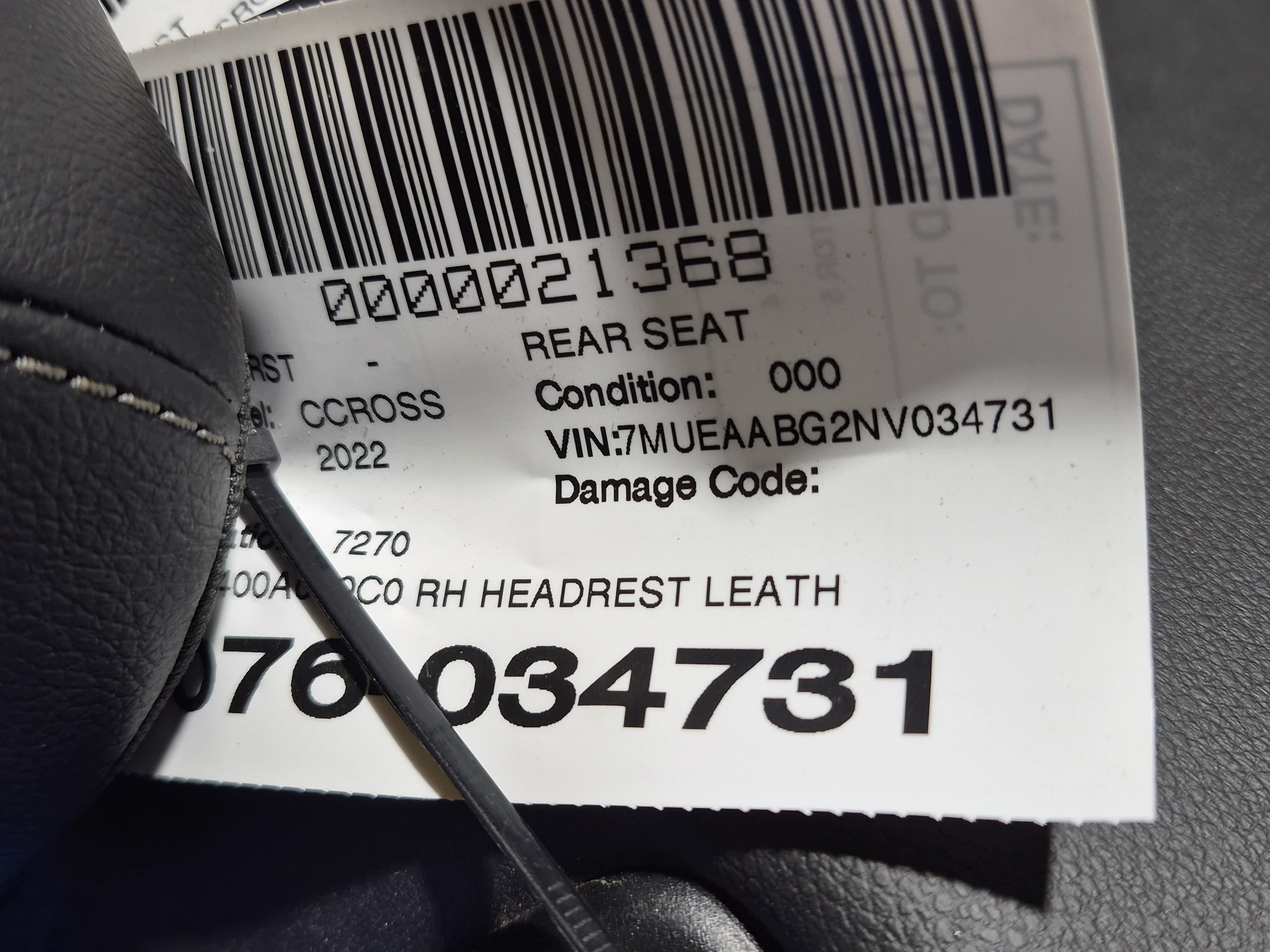 Rh Headrest Leatherette, Xle Black · 2