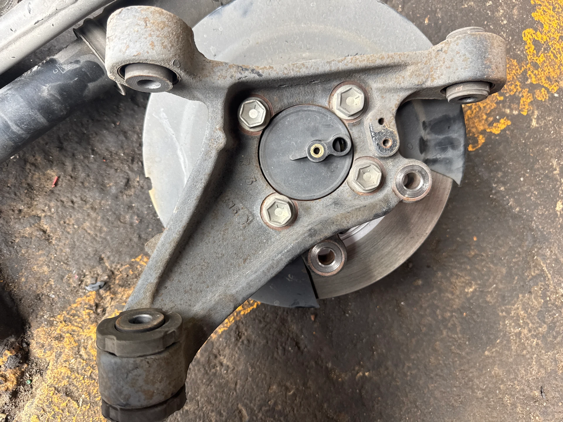 Rh Knuckle W/disc Brakes · 1