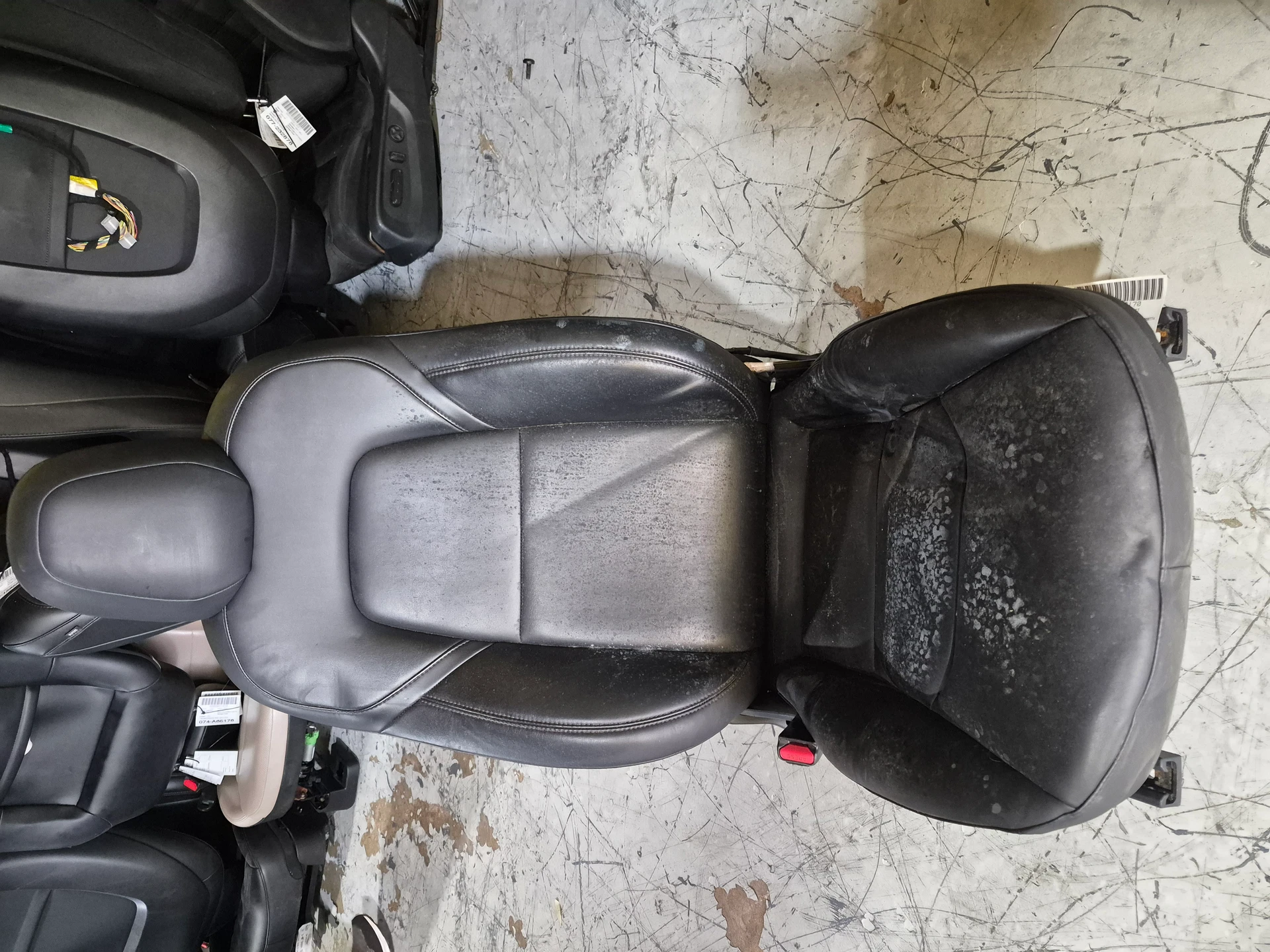 Lh Front Seat Assy · 1