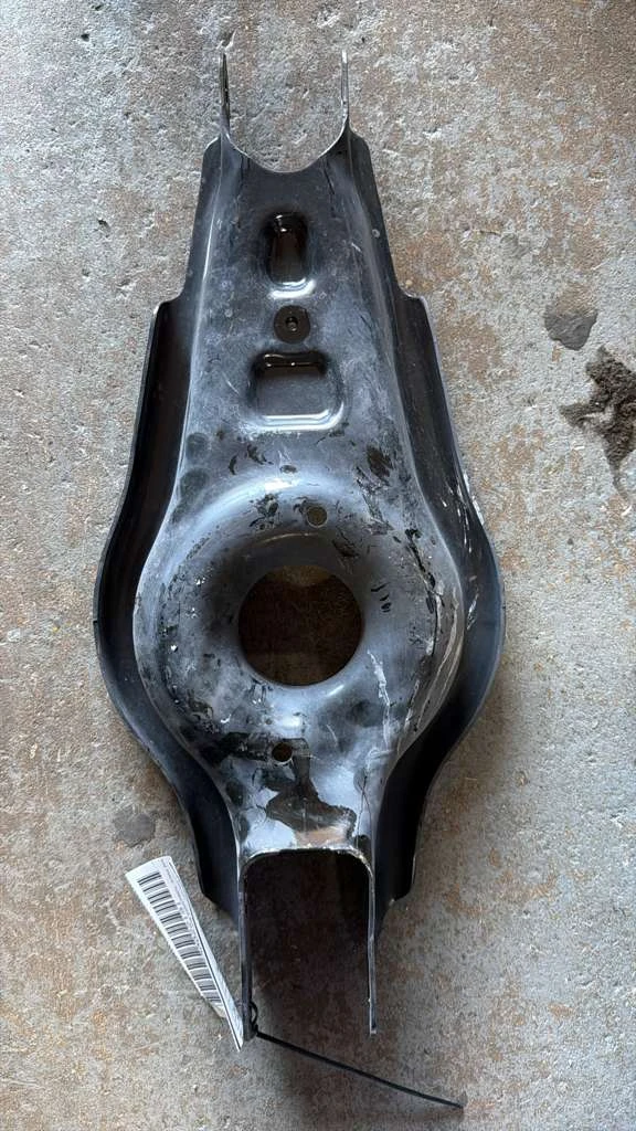 Lh Rear Lower Aft Link Assy · 1