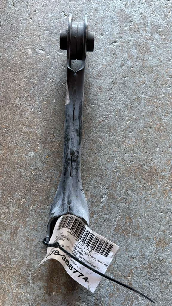 Lh Rear Upper Link Assy · 1