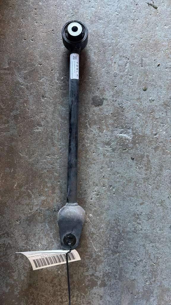Lh Rear Lower Link Assy · 1