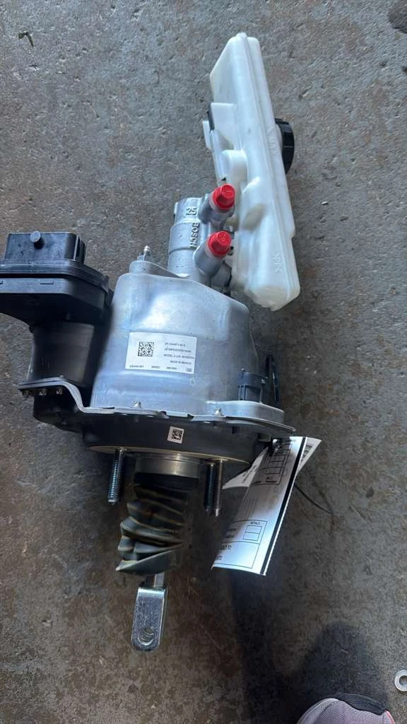 Lh Brake Booster and Master Cylinder Assembly - Left Hand Drive · 1