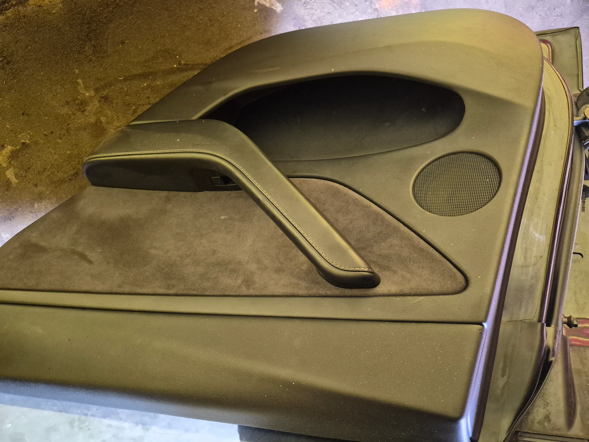 Rh Rear Door Assembly · 2