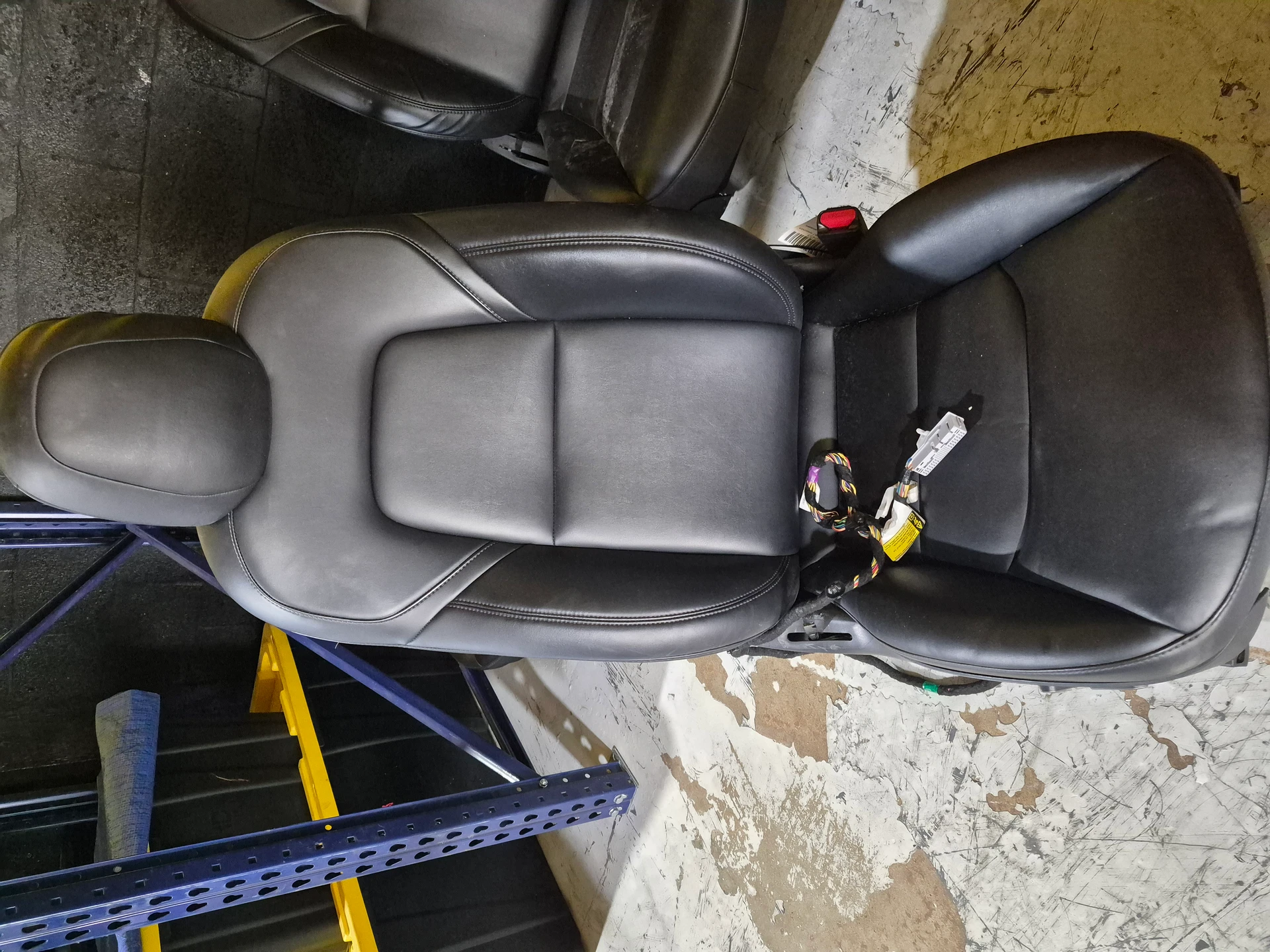 Rh First Row - Seat Belt Buckle - Black · 1