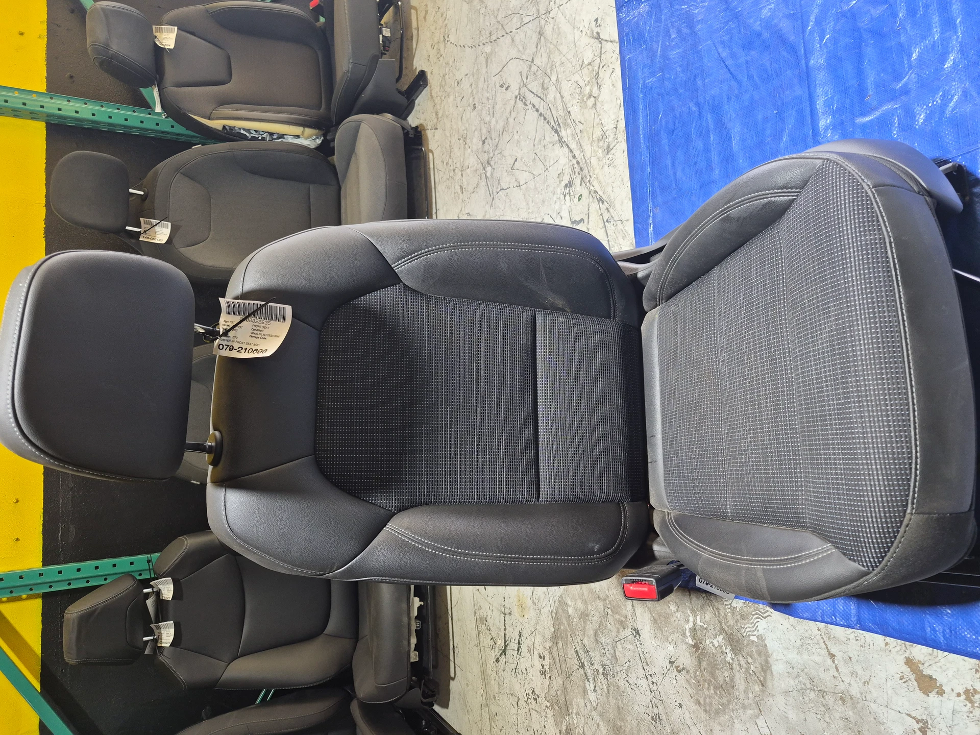 Rh Front Seat Assy · 1