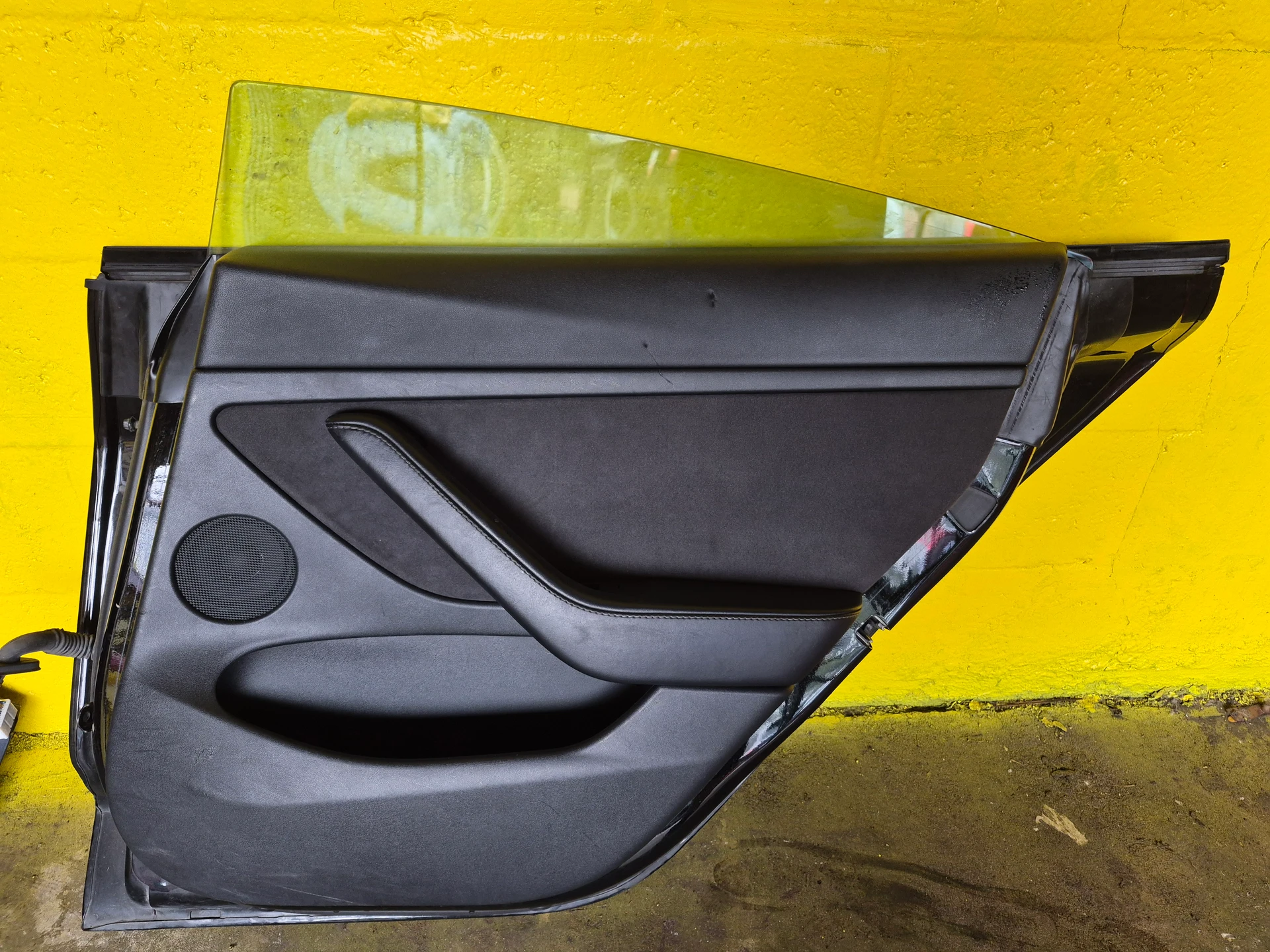 Rh Front Door Assy · 2