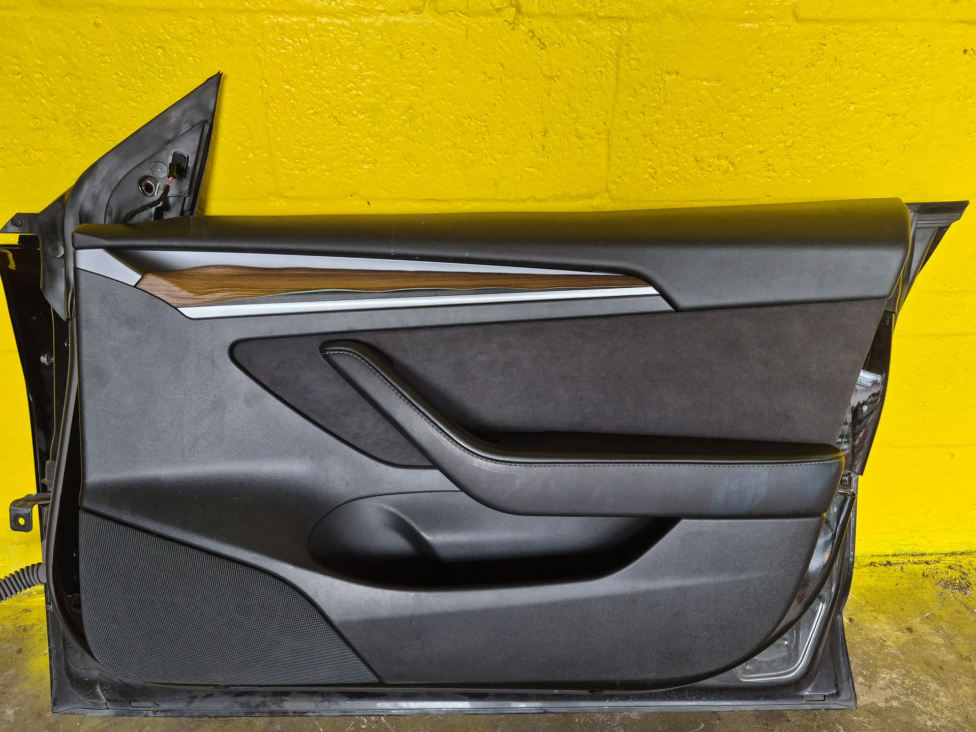 Rh Rear Door Assembly · 2
