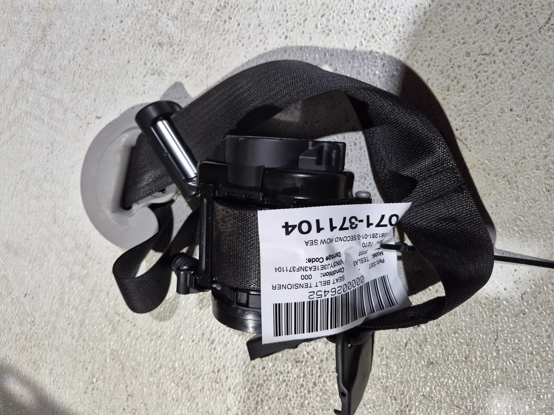 Lh Second Row Seat Belt Retractor Assy · 1