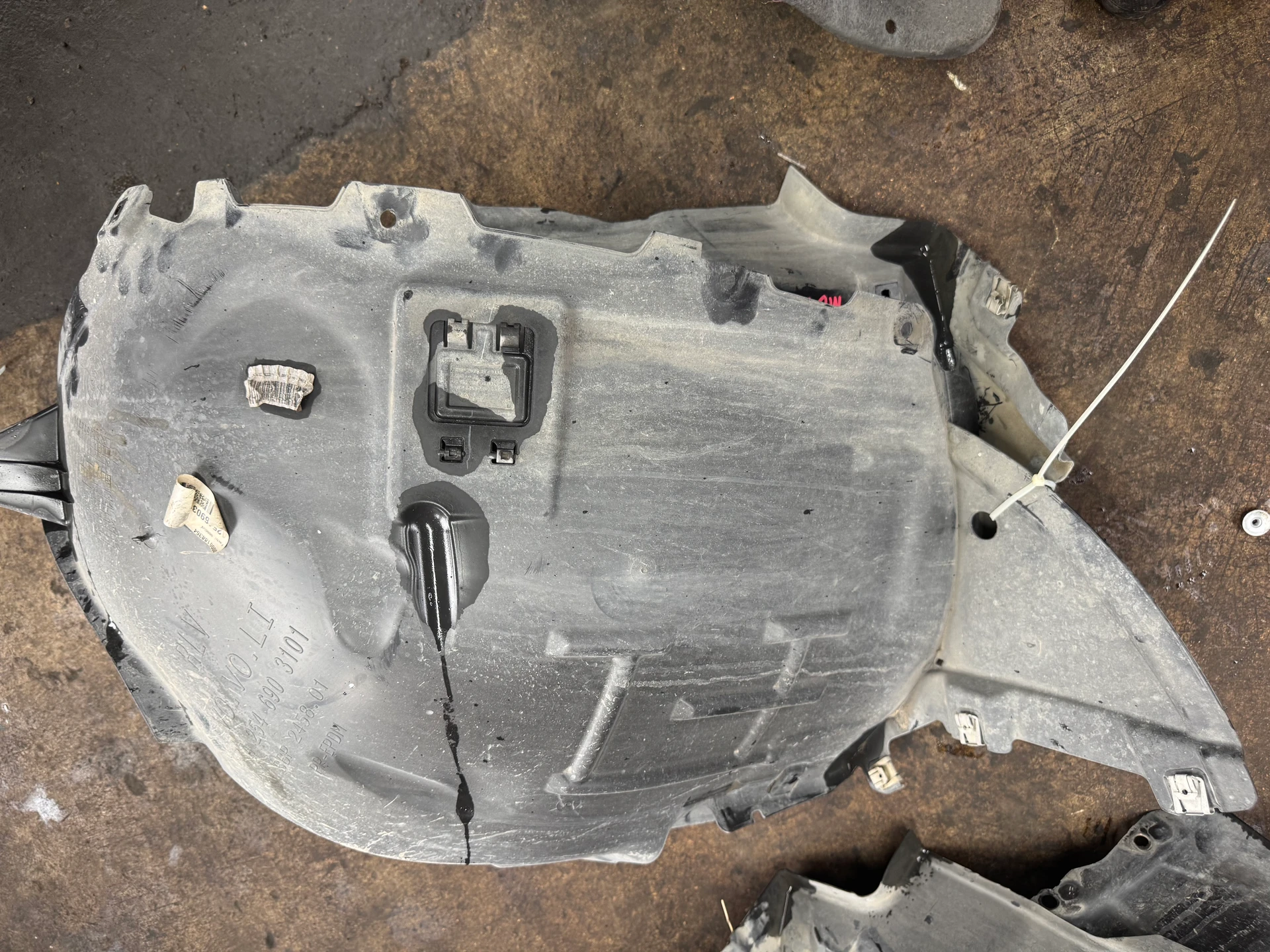 Lh Fender Liner · 1