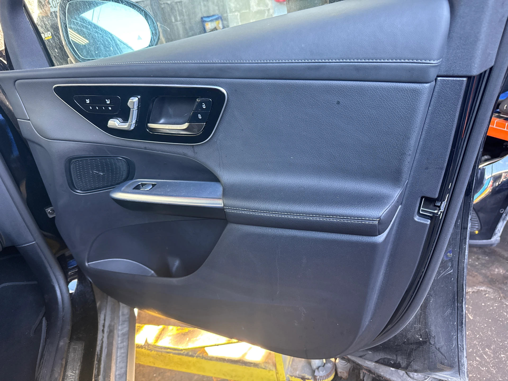 Rh Front Door Regulator Module · 1