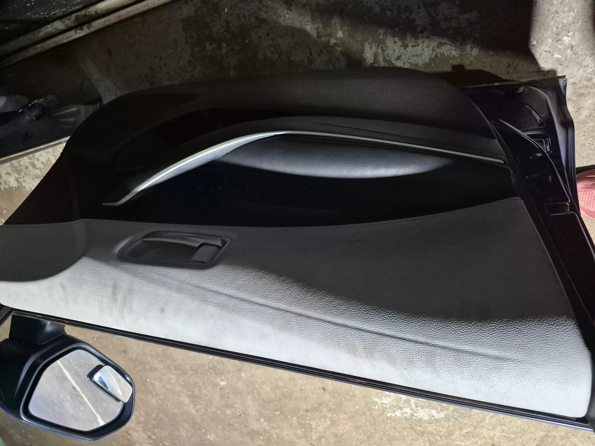 Lh Front Door Trim Panel · 1