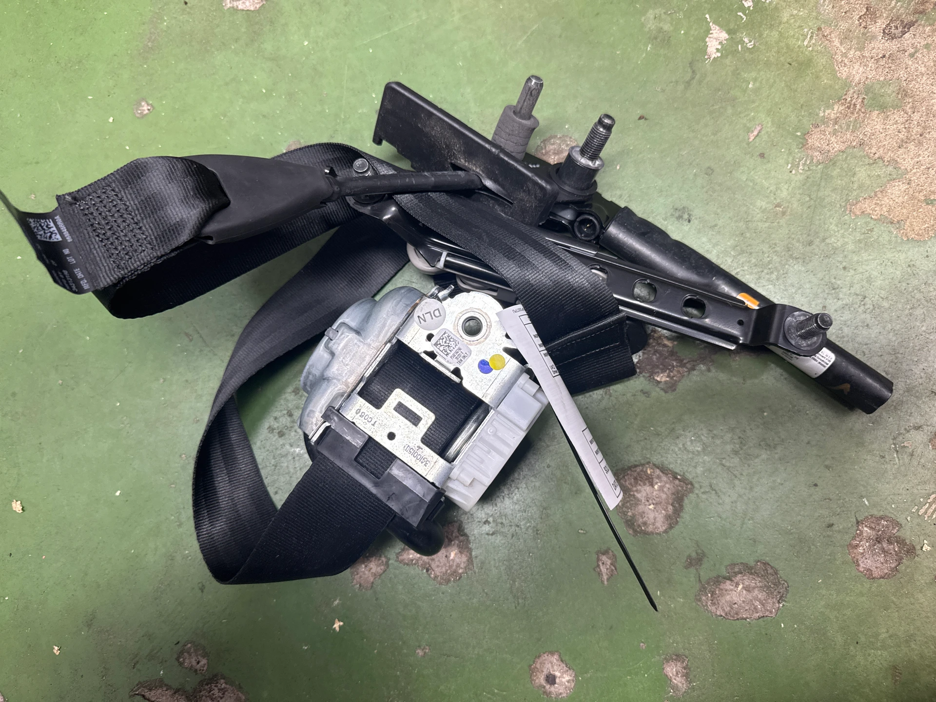 Rh Belt and Retractor · 1